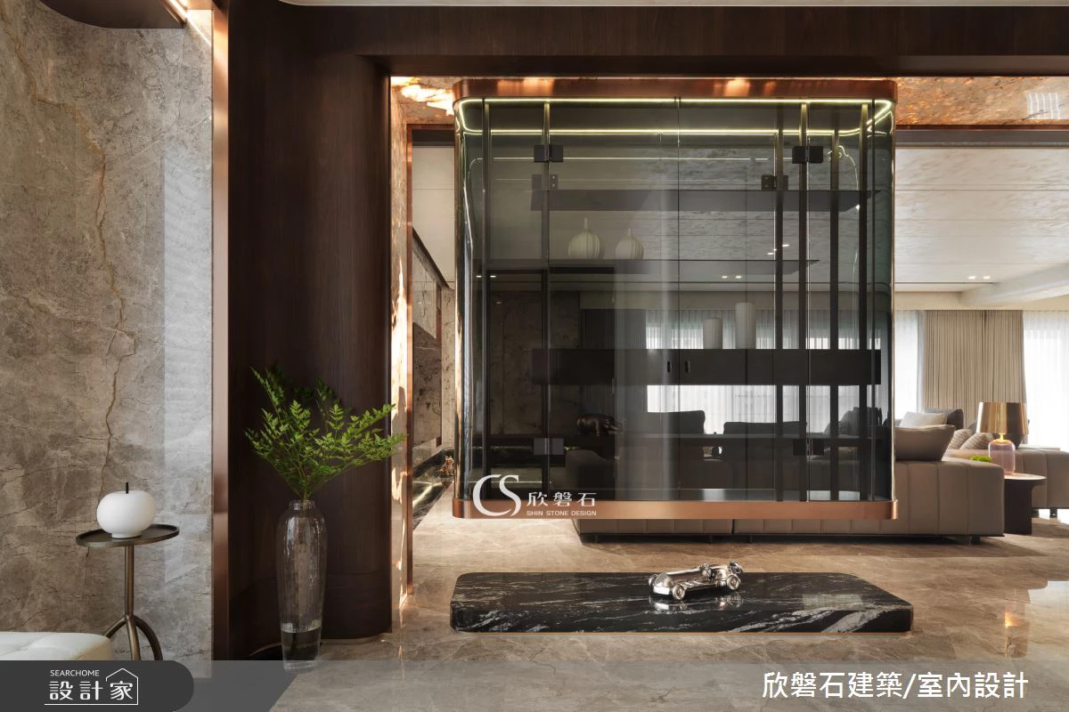 從毛胚到藝術，讓光影與工藝的對話！玄關優雅迎賓、透光奢石過道，打造承載情感的精緻豪邸