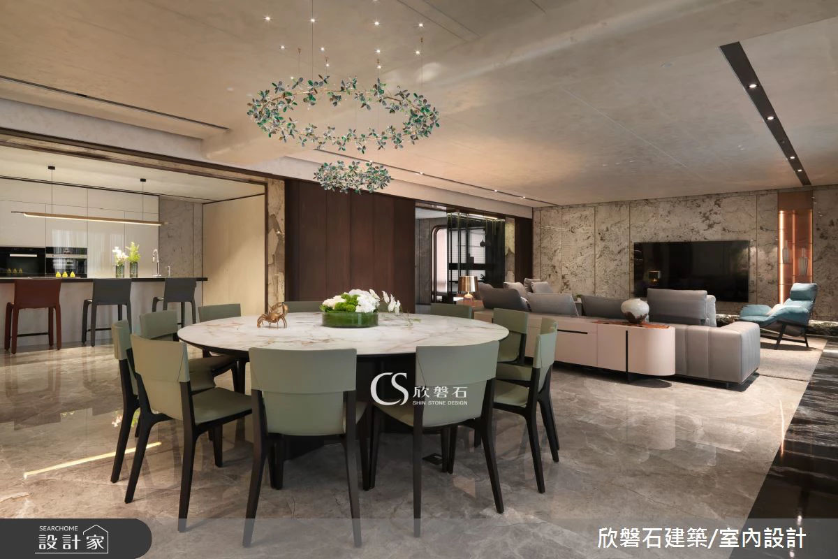 從毛胚到藝術，讓光影與工藝的對話！玄關優雅迎賓、透光奢石過道，打造承載情感的精緻豪邸