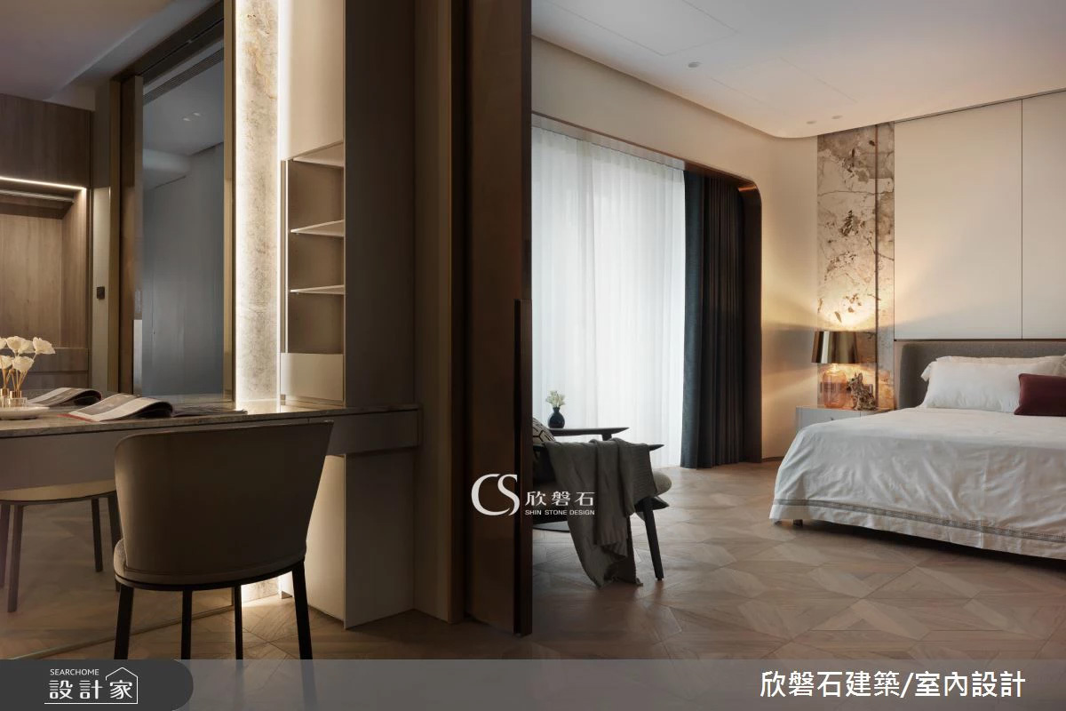 從毛胚到藝術，讓光影與工藝的對話！玄關優雅迎賓、透光奢石過道，打造承載情感的精緻豪邸